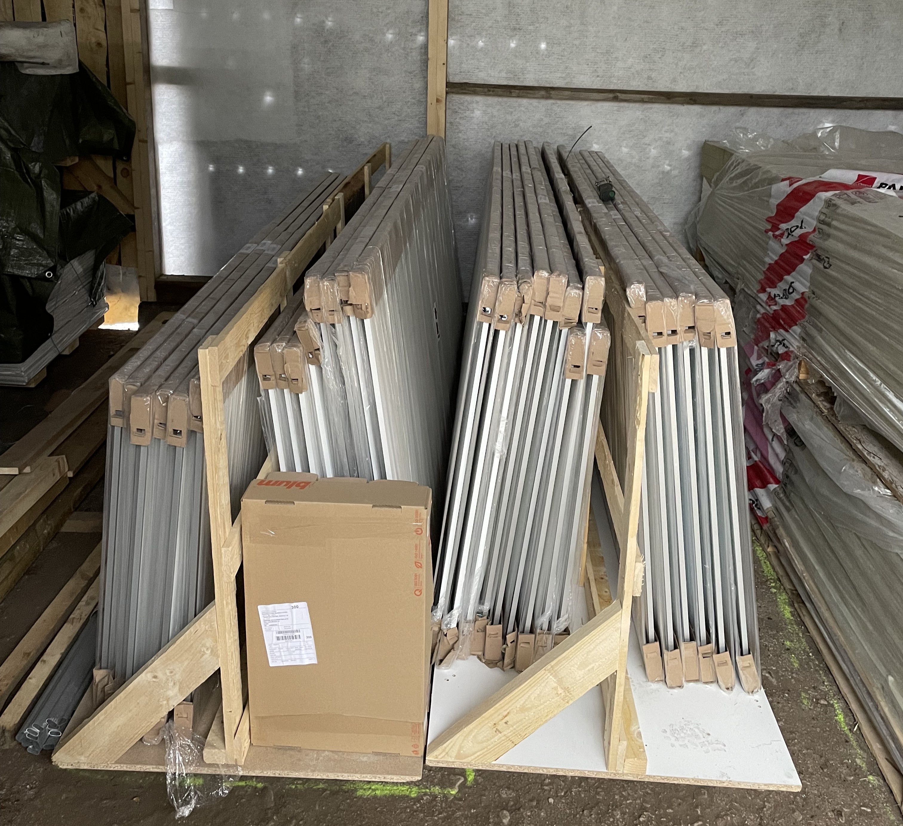 Skjutdörr garderob vit